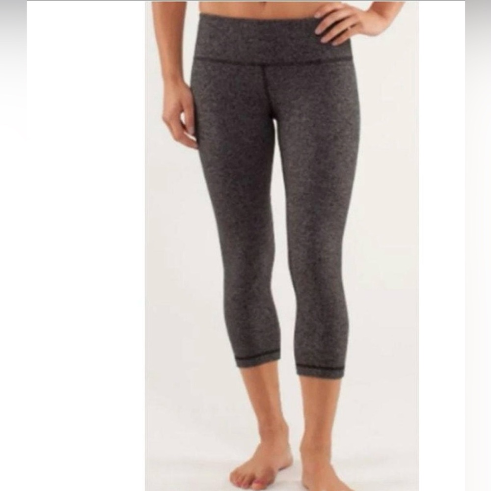 LULULEMON Gray Herringbone Workout Capri Leggings